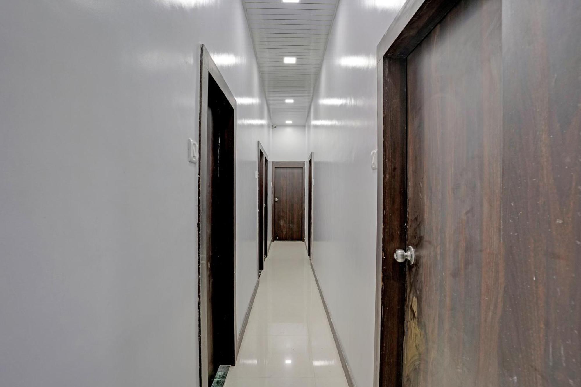 Hotel O Nithyanand Мумбаи Экстерьер фото
