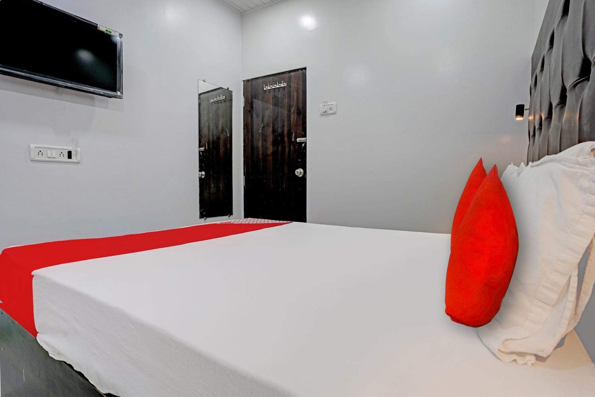 Hotel O Nithyanand Мумбаи Экстерьер фото